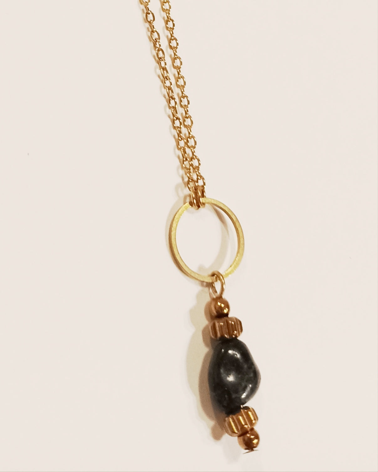 Collier en acier et pierre "Mana"