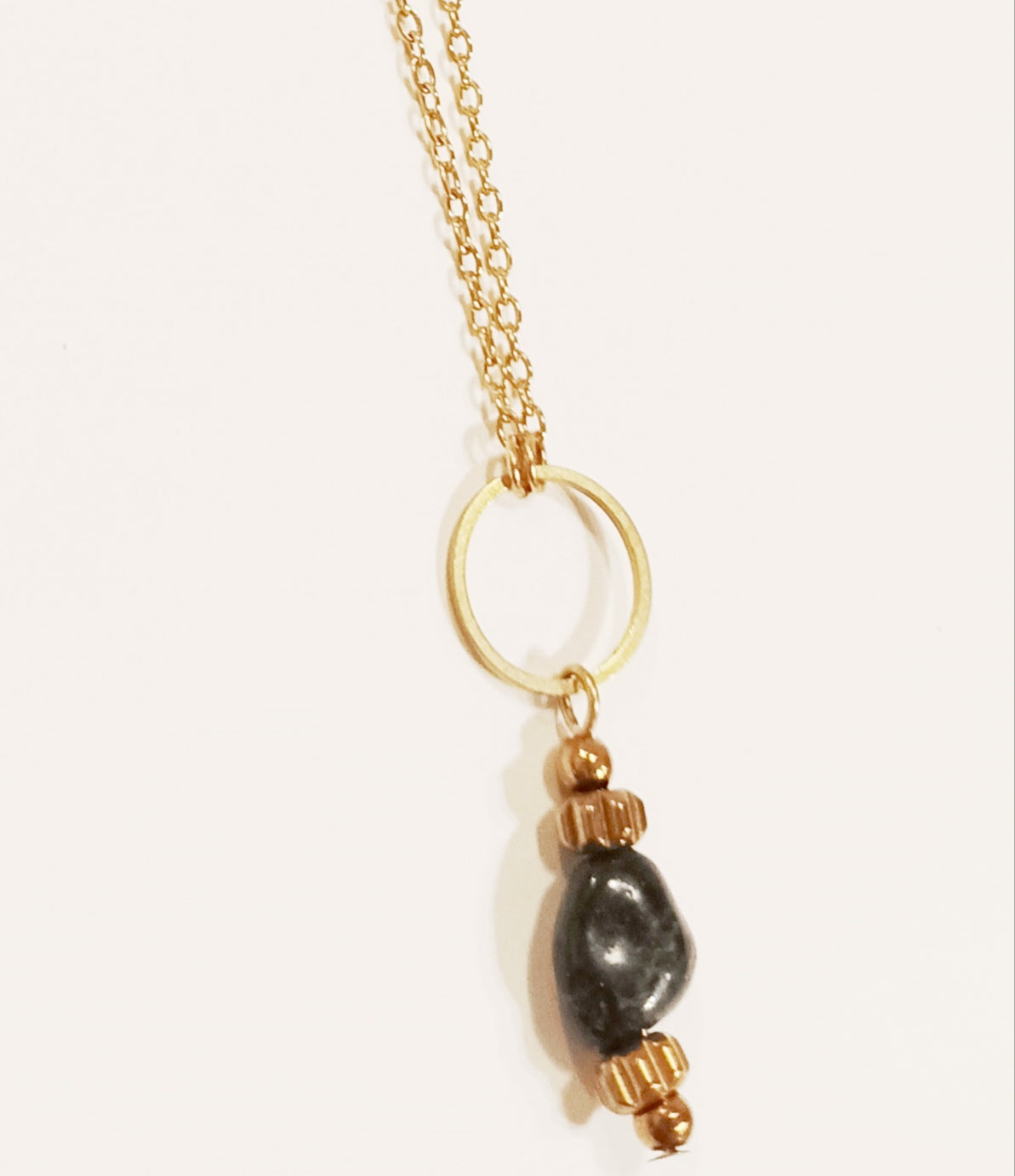 Collier en acier et pierre "Mana"