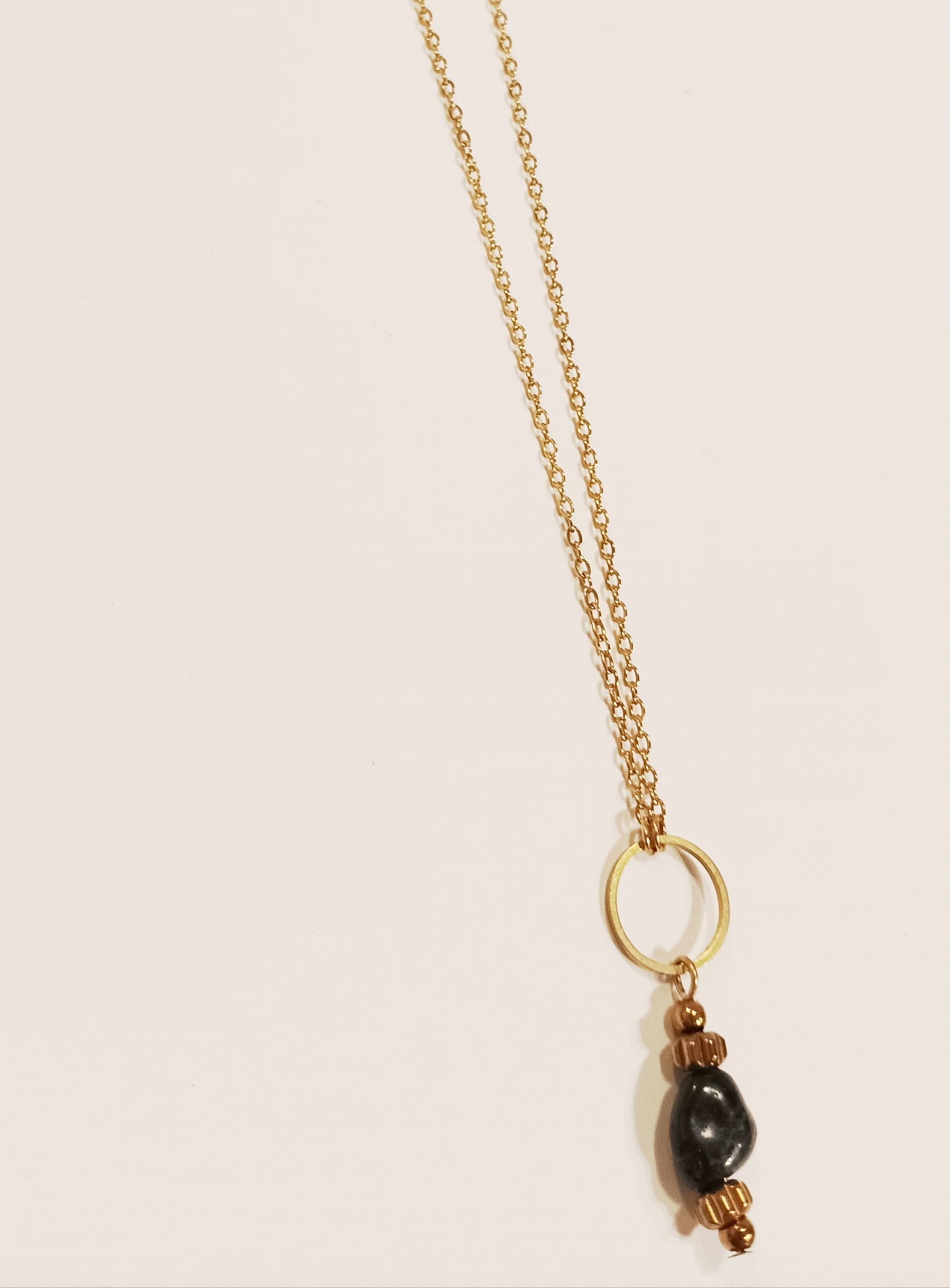 Collier en acier et pierre "Mana"