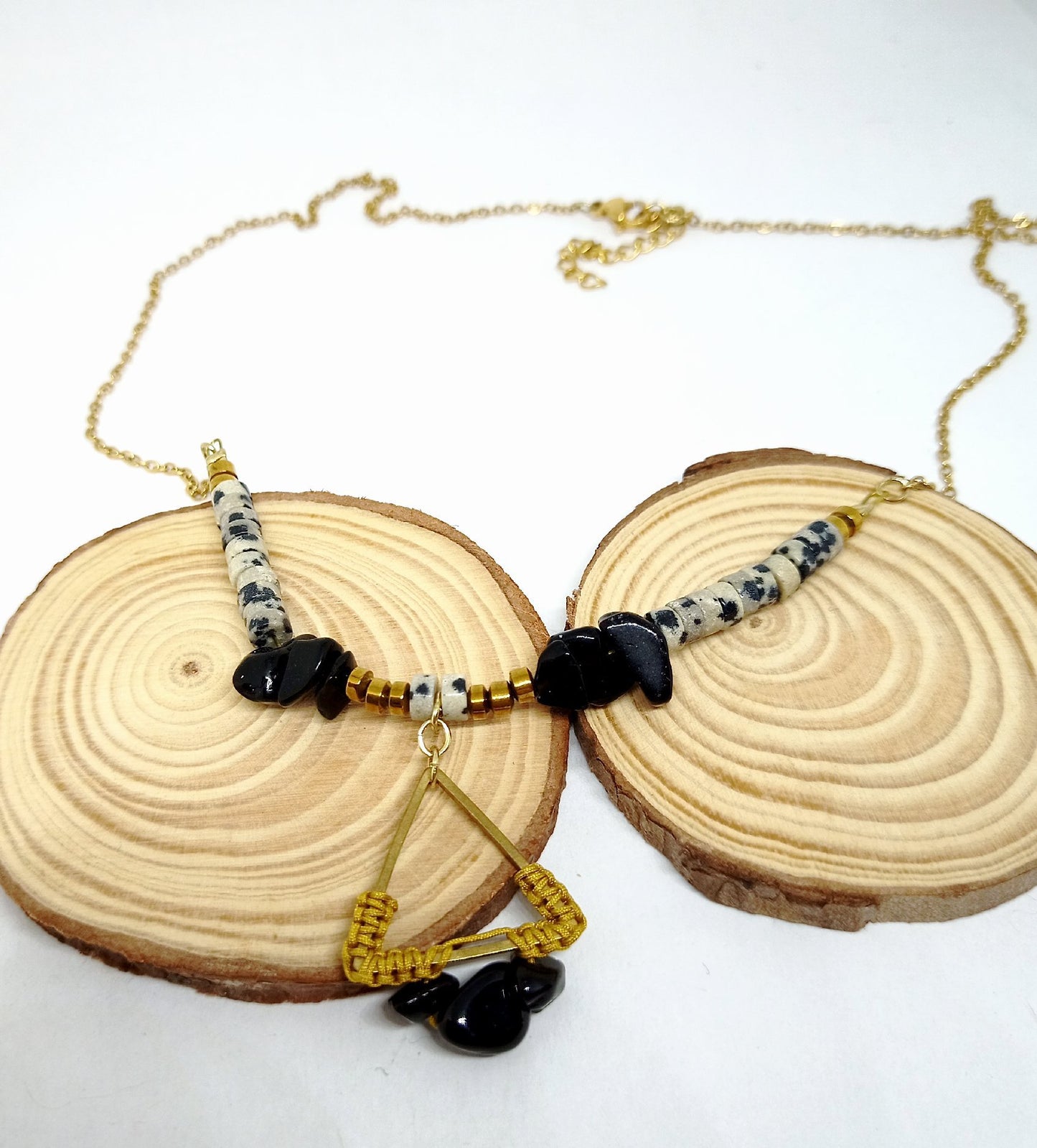 Collier en pierre et macramé "Kaly"