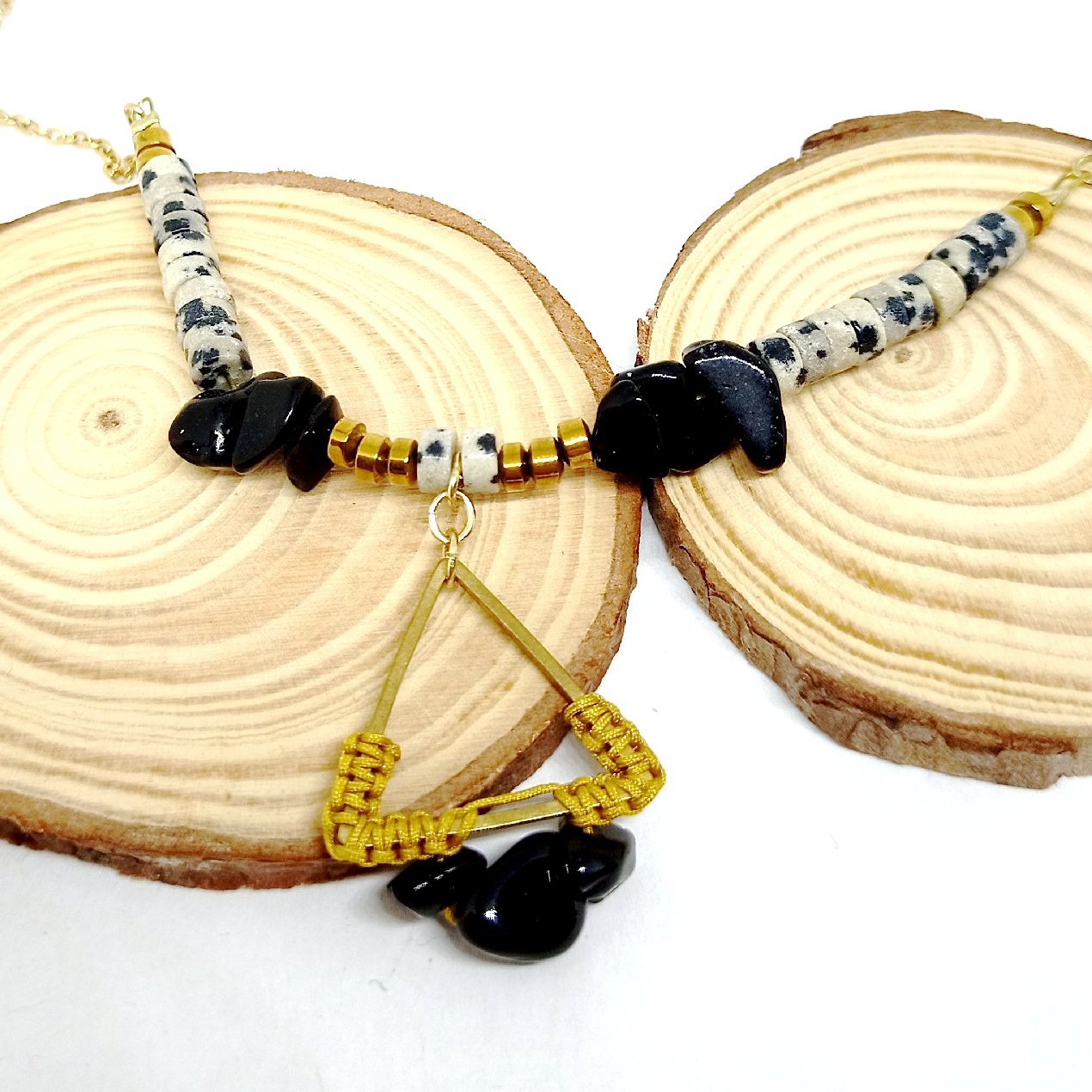 Collier en pierre et macramé "Kaly"