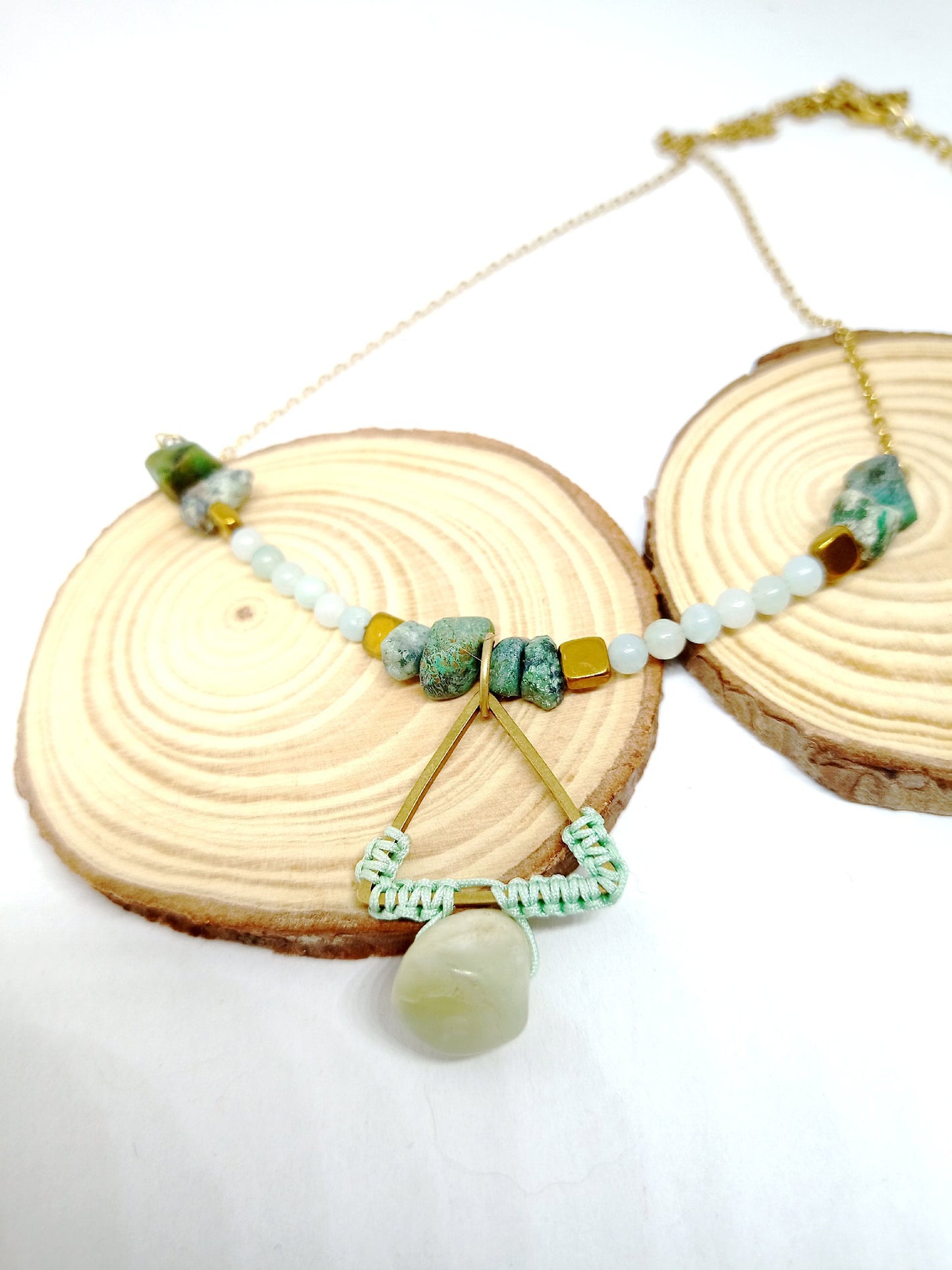 Collier en pierre et macramé "Kaly"