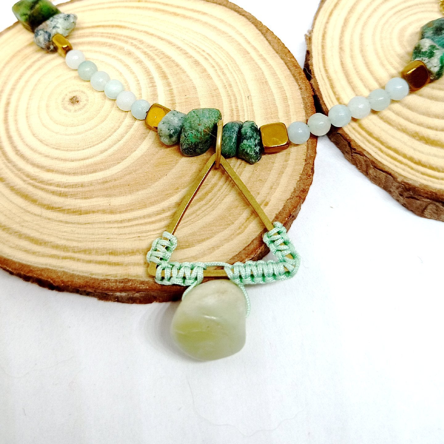 Collier en pierre et macramé "Kaly"