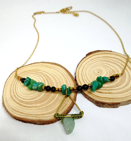 Collier en pierre et macramé "Kaly"