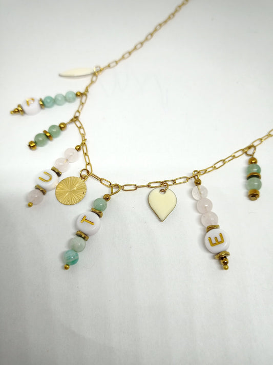 Collier bohême à message "pute"